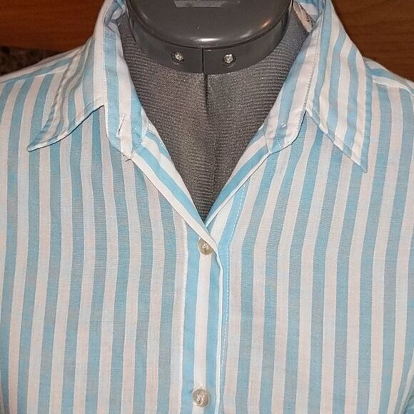 🤩 Vintage blue and white‎ striped shirt 🤩 2 for $20 - Picture 3 of 10
